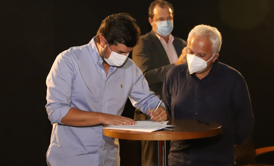 Vale do Genoma O Governo do Paraná lanca o Vale do Genoma, um polo de startups voltado para saúde e genética. Pioneiro no Brasil e no mundo, o projeto será instalado em Guarapuava, no Centro-Sul do Estado. Na foto, o presidente da Cilla Tech Park , Cesar Silvestre Filho e o prefeito Celso Goes. 18/03/21 - Foto: Geraldo Bubniak/AEN