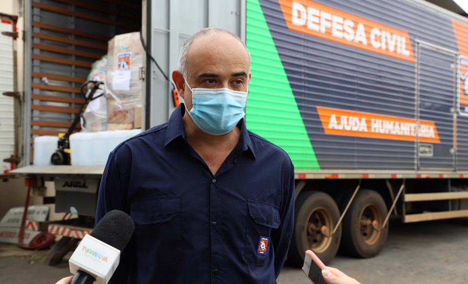 O Governo do Estado enviou, nesta sexta-feira (19), 48 mil peças de roupas doadas por paranaenses para a população do Acre, atingida por fortes enchentes no mês passado. As doações foram realizadas nas sedes do Corpo de Bombeiros do Estado a partir de uma ação conjunta do Poder Público e da sociedade civil. Foto:Ari Dias/AEN