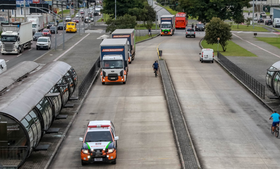 O Governo do Estado enviou 48 mil peças de roupas doadas por paranaenses para a população do Acre, atingida por fortes enchentes no mês passado. As doações foram feitas nas sedes do Corpo de Bombeiros a partir de uma ação conjunta do Poder Público e da sociedade civil. O envio foi nesta sexta-feira (19). Foto: Valdelino Pontes