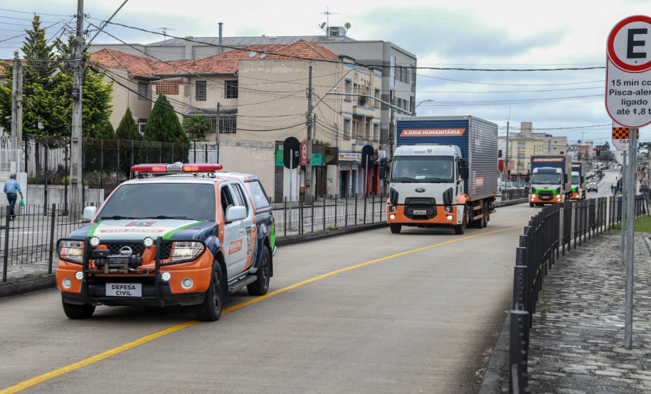 O Governo do Estado enviou 48 mil peças de roupas doadas por paranaenses para a população do Acre, atingida por fortes enchentes no mês passado. As doações foram feitas nas sedes do Corpo de Bombeiros a partir de uma ação conjunta do Poder Público e da sociedade civil. O envio foi nesta sexta-feira (19). Foto: Valdelino Pontes