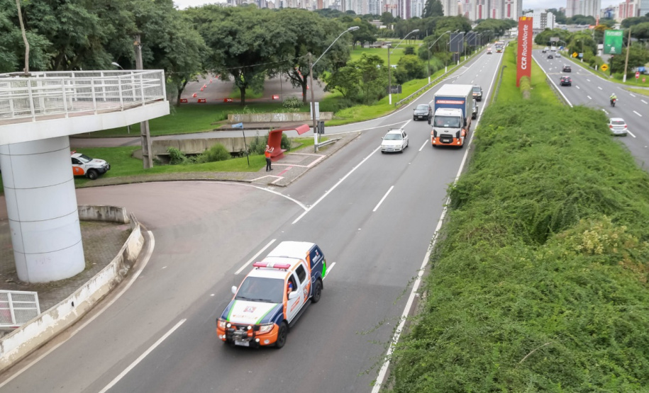 O Governo do Estado enviou 48 mil peças de roupas doadas por paranaenses para a população do Acre, atingida por fortes enchentes no mês passado. As doações foram feitas nas sedes do Corpo de Bombeiros a partir de uma ação conjunta do Poder Público e da sociedade civil. O envio foi nesta sexta-feira (19). Foto: Valdelino Pontes