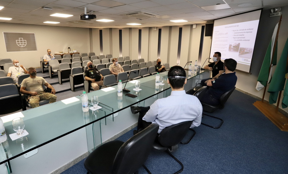 A Portos do Paraná compartilha com a Polícia Federal os dados obtidos nos 27 programas de monitoramentos ambientais. As informações colaboram com a operação ?30 Days at Sea 3.0? (30 Dias no Mar) da International Criminal Police Organization - INTERPOL. A ação envolve cerca de 60 países e tem como foco principal o combate à poluição marítima. - Curitiba, 19/03/2021 - Foto: Claudio Neves/Portos do Paraná