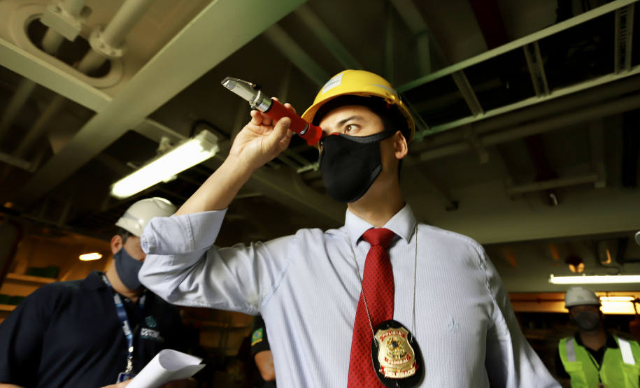 A Portos do Paraná compartilha com a Polícia Federal os dados obtidos nos 27 programas de monitoramentos ambientais. As informações colaboram com a operação ?30 Days at Sea 3.0? (30 Dias no Mar) da International Criminal Police Organization - INTERPOL. A ação envolve cerca de 60 países e tem como foco principal o combate à poluição marítima. - Curitiba, 19/03/2021 - Foto: Claudio Neves/Portos do Paraná