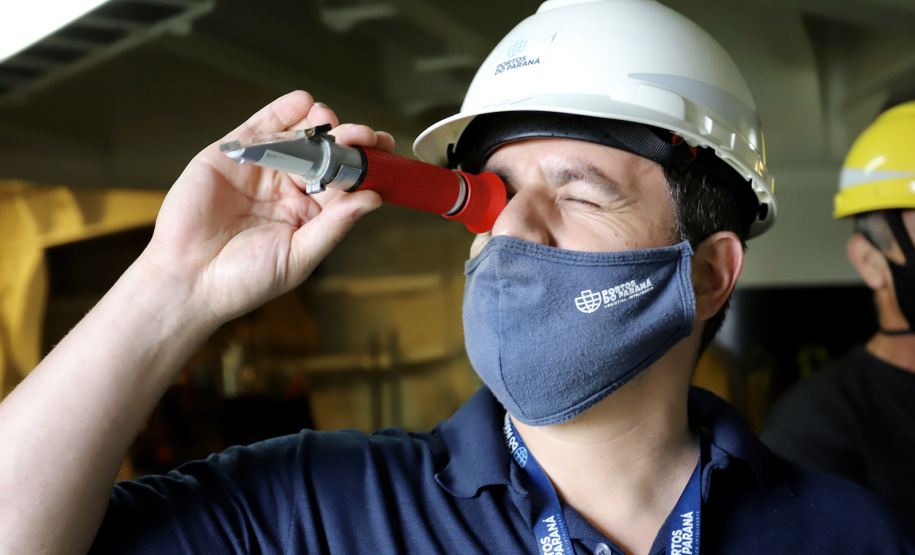 A Portos do Paraná compartilha com a Polícia Federal os dados obtidos nos 27 programas de monitoramentos ambientais. As informações colaboram com a operação ?30 Days at Sea 3.0? (30 Dias no Mar) da International Criminal Police Organization - INTERPOL. A ação envolve cerca de 60 países e tem como foco principal o combate à poluição marítima. - Curitiba, 19/03/2021 - Foto: Claudio Neves/Portos do Paraná