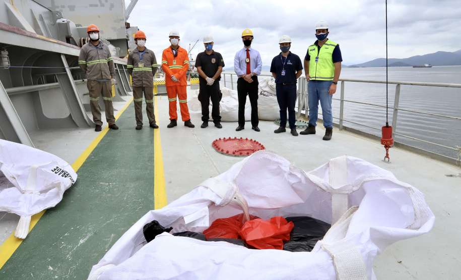 A Portos do Paraná compartilha com a Polícia Federal os dados obtidos nos 27 programas de monitoramentos ambientais. As informações colaboram com a operação ?30 Days at Sea 3.0? (30 Dias no Mar) da International Criminal Police Organization - INTERPOL. A ação envolve cerca de 60 países e tem como foco principal o combate à poluição marítima. - Curitiba, 19/03/2021 - Foto: Claudio Neves/Portos do Paraná