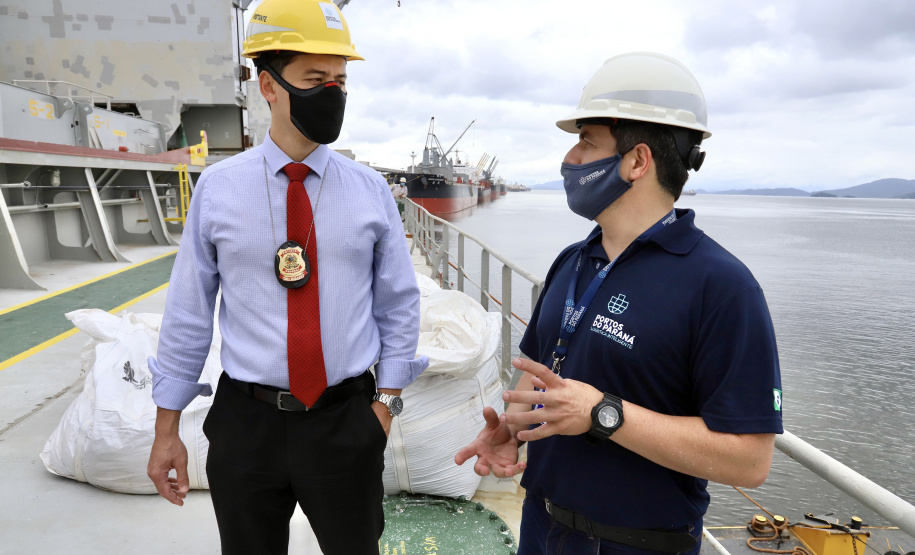 A Portos do Paraná compartilha com a Polícia Federal os dados obtidos nos 27 programas de monitoramentos ambientais. As informações colaboram com a operação ?30 Days at Sea 3.0? (30 Dias no Mar) da International Criminal Police Organization - INTERPOL. A ação envolve cerca de 60 países e tem como foco principal o combate à poluição marítima. - Curitiba, 19/03/2021 - Foto: Claudio Neves/Portos do Paraná