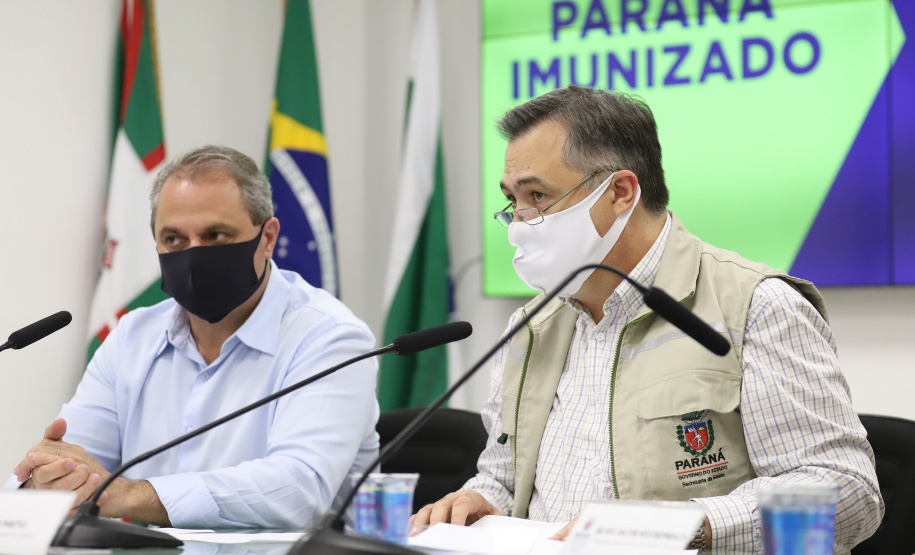 Coletiva Beto Preto O secretário estadual de Saúde, Beto Preto, atende a imprensa para explicar detalhes do Decreto 7.145/2021, publicado nesta sexta-feira (19). A normativa endurece as regras de isolamento social em municípios da Região Metropolitana de Curitiba. Foto: Geraldo Bubniak/AEN