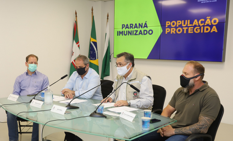 Coletiva Beto Preto O secretário estadual de Saúde, Beto Preto, atende a imprensa para explicar detalhes do Decreto 7.145/2021, publicado nesta sexta-feira (19). A normativa endurece as regras de isolamento social em municípios da Região Metropolitana de Curitiba. Foto: Geraldo Bubniak/AEN