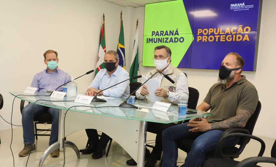 Coletiva Beto Preto O secretário estadual de Saúde, Beto Preto, atende a imprensa para explicar detalhes do Decreto 7.145/2021, publicado nesta sexta-feira (19). A normativa endurece as regras de isolamento social em municípios da Região Metropolitana de Curitiba. Foto: Geraldo Bubniak/AEN