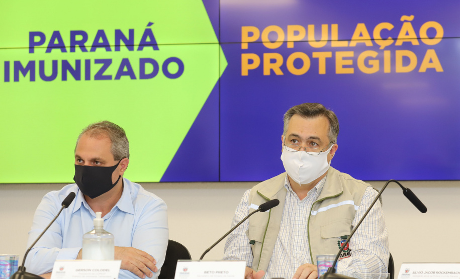 Coletiva Beto Preto O secretário estadual de Saúde, Beto Preto, atende a imprensa para explicar detalhes do Decreto 7.145/2021, publicado nesta sexta-feira (19). A normativa endurece as regras de isolamento social em municípios da Região Metropolitana de Curitiba. Foto: Geraldo Bubniak/AEN