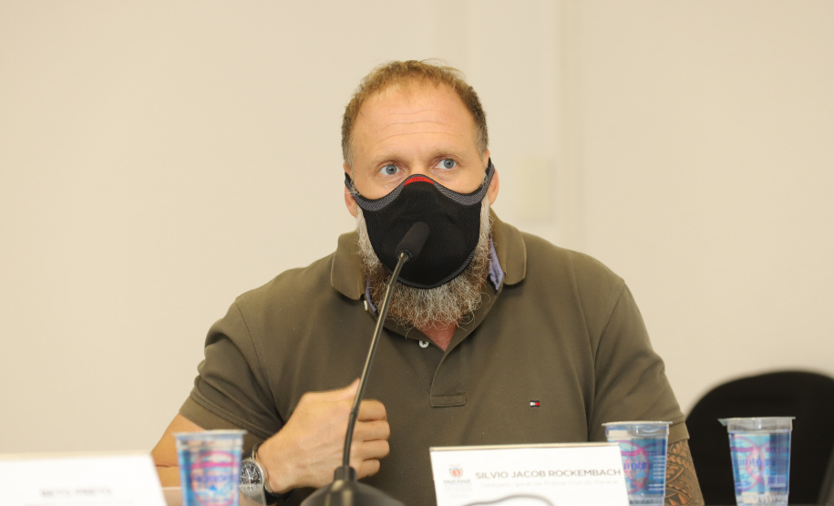 Coletiva Beto Preto O secretário estadual de Saúde, Beto Preto, atende a imprensa para explicar detalhes do Decreto 7.145/2021, publicado nesta sexta-feira (19). A normativa endurece as regras de isolamento social em municípios da Região Metropolitana de Curitiba. Na foto, o delegado-geral da Polícia Civil do Paraná (PCPR), Silvio Jacob Rockembach . Foto: Geraldo Bubniak/AEN