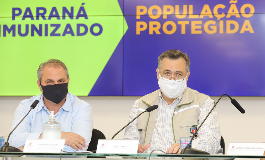 O secretário estadual de Saúde, Beto Preto, anunciou nesta sexta-feira (19) que o Governo do Estado planeja abrir mais 200 leitos de Unidade de Terapia Intensiva (UTI) nos próximos dias. Serão 20 no Hospital Universitário de Cascavel (Oeste) e 20 no Hospital Universitário de Ponta Grossa (Campos Gerais), além dos 5 leitos de UTI e 15 de enfermaria abertos no Hospital Regional do Litoral nesta sexta.