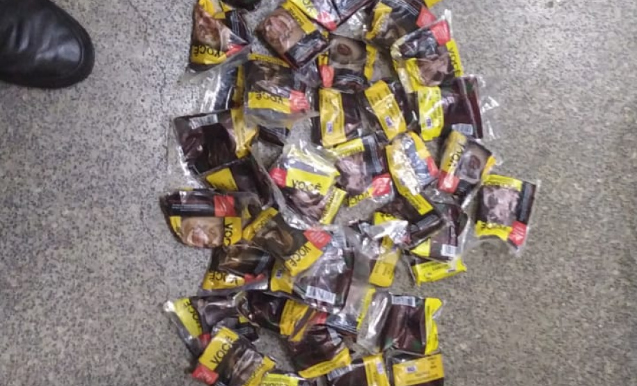 Agentes penitenciários do Grupo de Segurança Interna (GSI), com apoio da Polícia Militar, encaminharam na madrugada deste domingo (21) um homem à Delegacia após ele tentar invadir a Penitenciária Estadual de Cruzeiro do Oeste, na região Noroeste do Estado.  - Foto: Divulgação DEPEN-PR