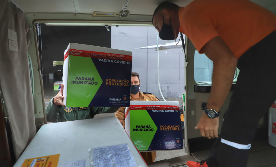 Distribuição de vacinas para as 22 Regionais de Saúde do Estado - Curitiba, 22/03/2021 - Foto: José Fernando Ogura/AEN