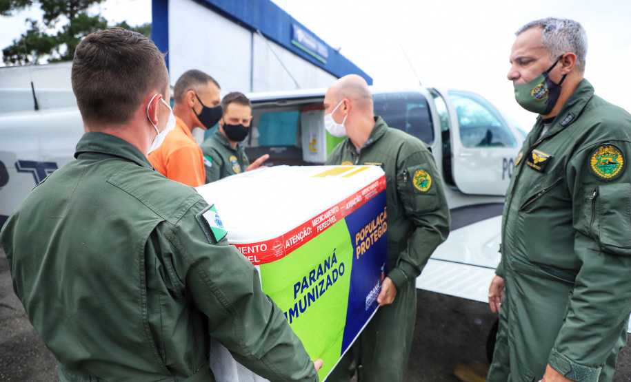 Distribuição de vacinas para as 22 Regionais de Saúde do Estado - Curitiba, 22/03/2021 - Foto: José Fernando Ogura/AEN