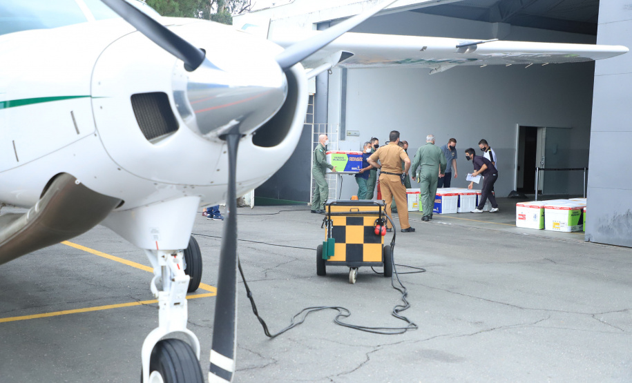 Distribuição de vacinas para as 22 Regionais de Saúde do Estado - Curitiba, 22/03/2021 - Foto: José Fernando Ogura/AEN