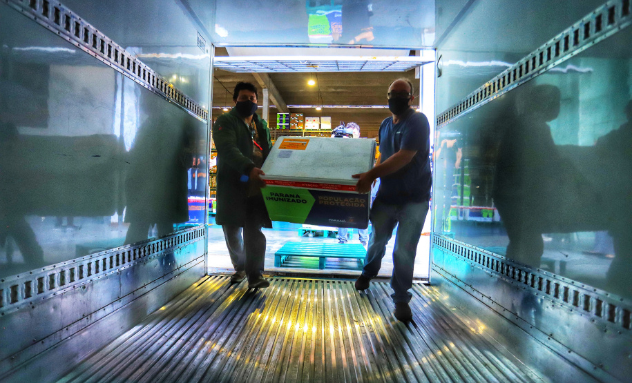 Distribuição de vacinas para as 22 Regionais de Saúde do Estado - Curitiba, 22/03/2021 - Foto: José Fernando Ogura/AEN