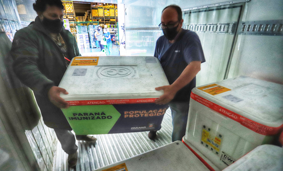 Distribuição de vacinas para as 22 Regionais de Saúde do Estado - Curitiba, 22/03/2021 - Foto: José Fernando Ogura/AEN