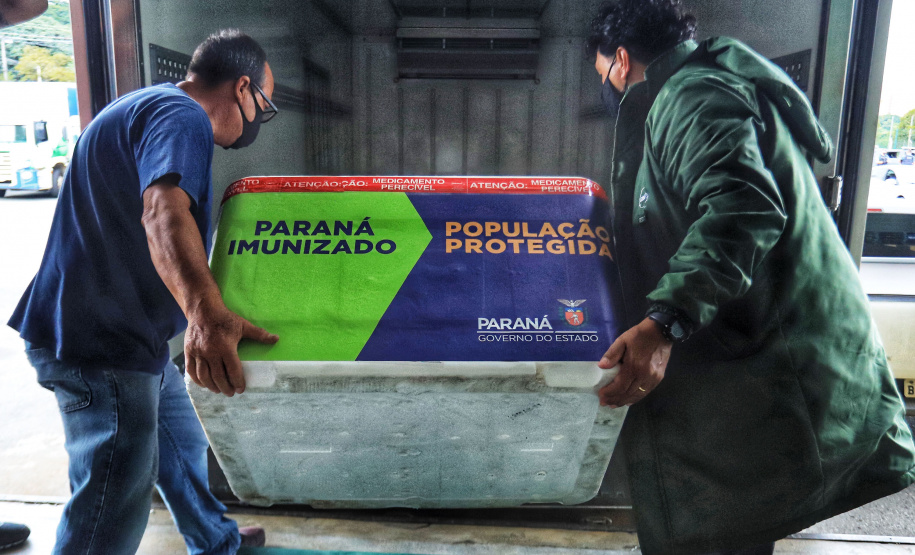 Distribuição de vacinas para as 22 Regionais de Saúde do Estado - Curitiba, 22/03/2021 - Foto: José Fernando Ogura/AEN