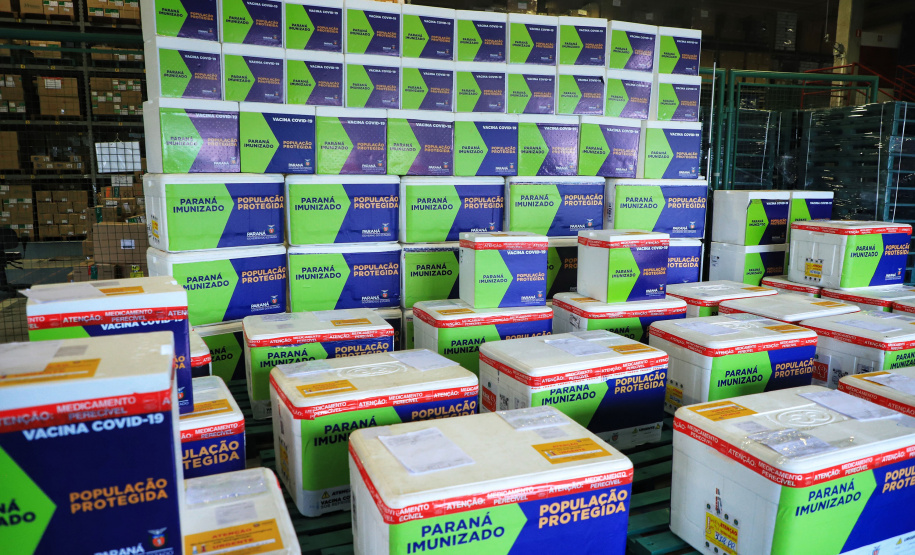 Distribuição de vacinas para as 22 Regionais de Saúde do Estado - Curitiba, 22/03/2021 - Foto: José Fernando Ogura/AEN