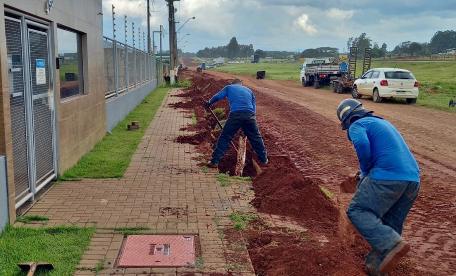 A Sanepar deve concluir, na próxima semana, a obra de interligação de uma rede de grande diâmetro, chamada anel, que irá incrementar em 38% a produção de água atual de Sabáudia, prejudicada pela estiagem prolongada.Foto: Sanepar