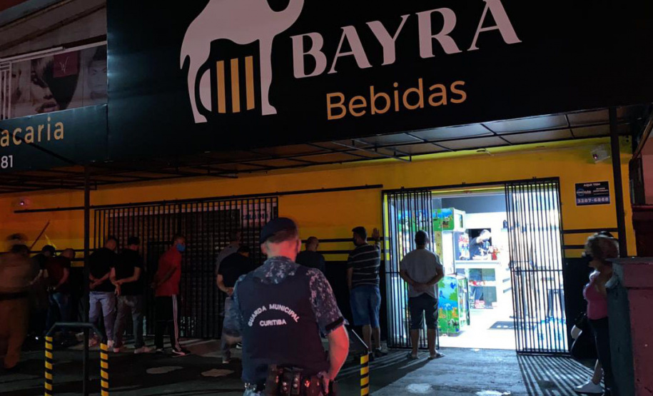 De sexta-feira (19) até domingo (21), 20 pessoas foram encaminhadas para lavratura de termo circunstanciado, oito pontos comerciais foram fechados e 23 autuações administrativas lavradas. - Curitiba, 22/03/2021  -  Foto: Divulgação SESP-PR