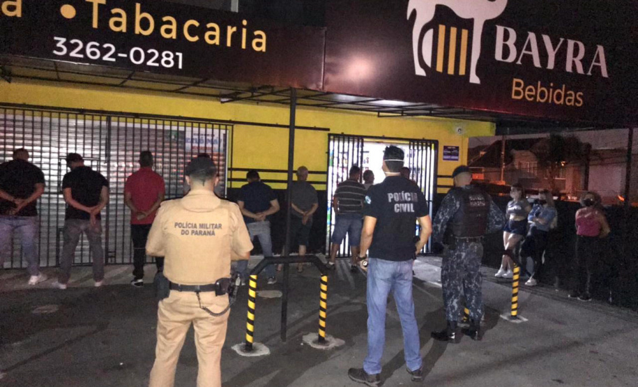 De sexta-feira (19) até domingo (21), 20 pessoas foram encaminhadas para lavratura de termo circunstanciado, oito pontos comerciais foram fechados e 23 autuações administrativas lavradas. - Curitiba, 22/03/2021  -  Foto: Divulgação SESP-PR