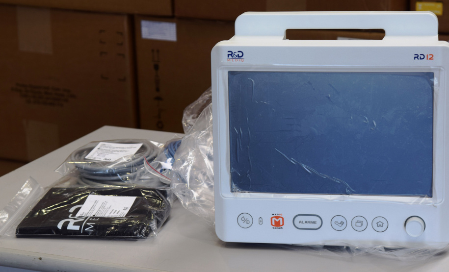 A Secretaria de Estado da Saúde (Sesa) recebeu nesta quarta-feira (24), ventiladores e monitores doados por entidades e iniciativa privada em apoio ao enfrentamento da Covid-19 no Paraná. As doações podem viabilizar a abertura de 40 a 70 leitos de UTI para reforçar o atendimento na pandemia. -  Curitiba, 24/03/2021  -  Foto: Américo Antonio/SESA