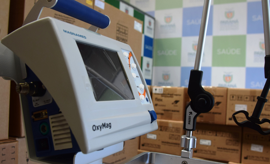 A Secretaria de Estado da Saúde (Sesa) recebeu nesta quarta-feira (24), ventiladores e monitores doados por entidades e iniciativa privada em apoio ao enfrentamento da Covid-19 no Paraná. As doações podem viabilizar a abertura de 40 a 70 leitos de UTI para reforçar o atendimento na pandemia. -  Curitiba, 24/03/2021  -  Foto: Américo Antonio/SESA