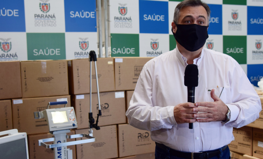 A Secretaria de Estado da Saúde (Sesa) recebeu nesta quarta-feira (24), ventiladores e monitores doados por entidades e iniciativa privada em apoio ao enfrentamento da Covid-19 no Paraná. As doações podem viabilizar a abertura de 40 a 70 leitos de UTI para reforçar o atendimento na pandemia. -  Curitiba, 24/03/2021  -  Foto: Américo Antonio/SESA