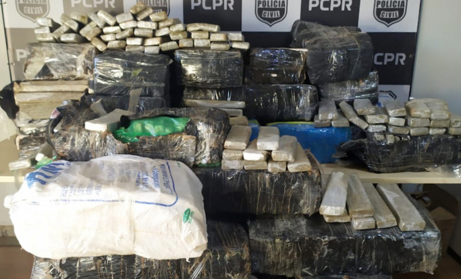 As forças de segurança do Paraná apreenderam cerca de 145,2 toneladas a mais de drogas nos doze meses de 2020, se comparado com o ano de 2019. De acordo com os dados da Secretaria Estadual da Segurança Pública (SESP), divulgados nesta quarta-feira (24/03), foram 288,9 toneladas de drogas (maconha, cocaína e crack) apreendidas de janeiro a dezembro de 2020, contra 143,6 toneladas durante o mesmo período de 2019, ou seja, um aumento de 50,2%. - Curitiba, 24/03/2021 - Foto: Divulgação SESP-PR