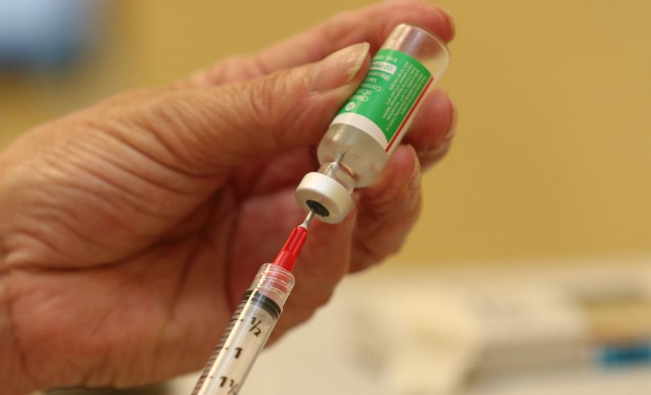 Paraná já vacinou 88,25% dos profissionais de saúde com a 1ª dose.
. Foto: Geraldo Bubniak/AEN