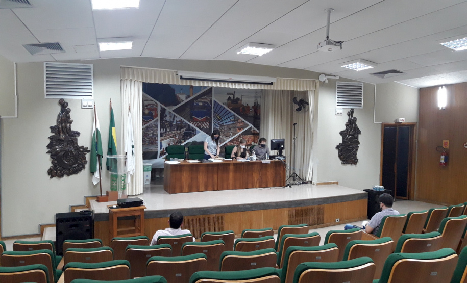 O Departamento de Estradas de Rodagem do Paraná (DER/PR) realizou nesta quinta-feira (25) a abertura dos envelopes com documentos de habilitação da licitação para duplicar 5,81 quilômetros da BR-277 em Cascavel, na região Oeste do Paraná. - Curitiba, 25/03/2021 - Foto: Divulgação DER