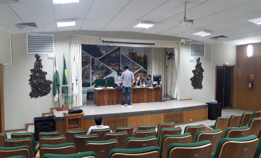 O Departamento de Estradas de Rodagem do Paraná (DER/PR) realizou nesta quinta-feira (25) a abertura dos envelopes com documentos de habilitação da licitação para duplicar 5,81 quilômetros da BR-277 em Cascavel, na região Oeste do Paraná. - Curitiba, 25/03/2021 - Foto: Divulgação DER