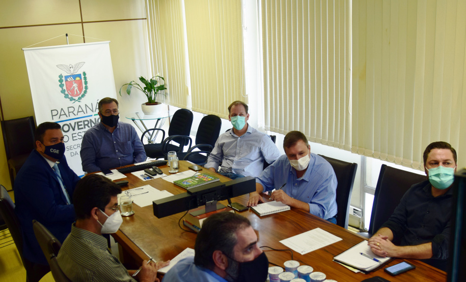 A Secretaria de Estado da Saúde (Sesa) realizou uma reunião nesta quinta-feira (25) com fabricantes de oxigênio para garantir o abastecimento nas unidades próprias do Paraná.
 Foto: Américo Antônio SESA