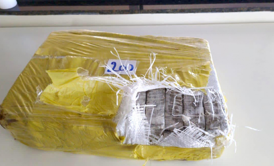 Mais de 4,7 toneladas de maconha foram apreendidas por policiais militares do Batalhão de Polícia Rodoviária (BPRv) durante uma abordagem de rotina. A apreensão, que é a maior do ano, começou por volta de 12h30 de quinta-feira (25/03) na cidade de Iporã, no Noroeste do estado, e resultou na prisão de um homem. A droga estava escondida em uma carga de chia. Curitiba, 25/03/2021 - Foto: Divulgação SESP