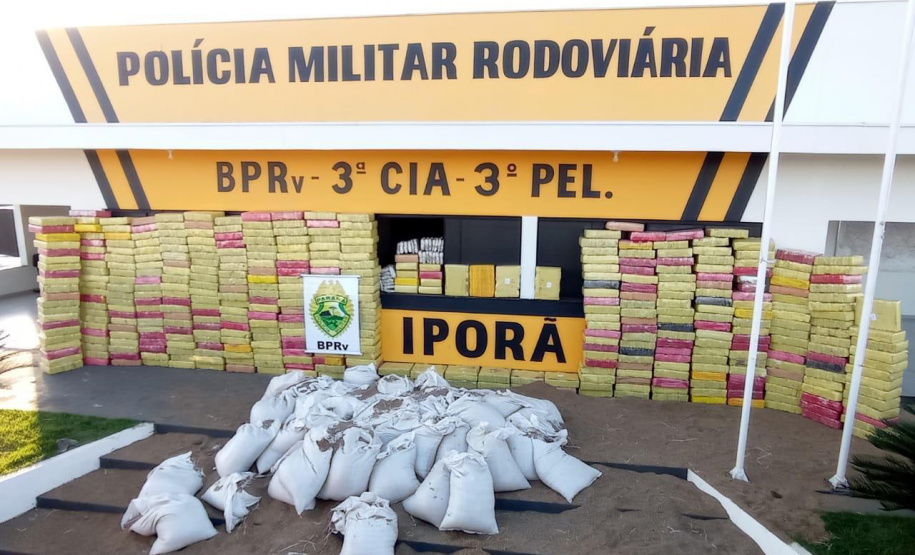Mais de 4,7 toneladas de maconha foram apreendidas por policiais militares do Batalhão de Polícia Rodoviária (BPRv) durante uma abordagem de rotina. A apreensão, que é a maior do ano, começou por volta de 12h30 de quinta-feira (25/03) na cidade de Iporã, no Noroeste do estado, e resultou na prisão de um homem. A droga estava escondida em uma carga de chia. Curitiba, 25/03/2021 - Foto: Divulgação SESP