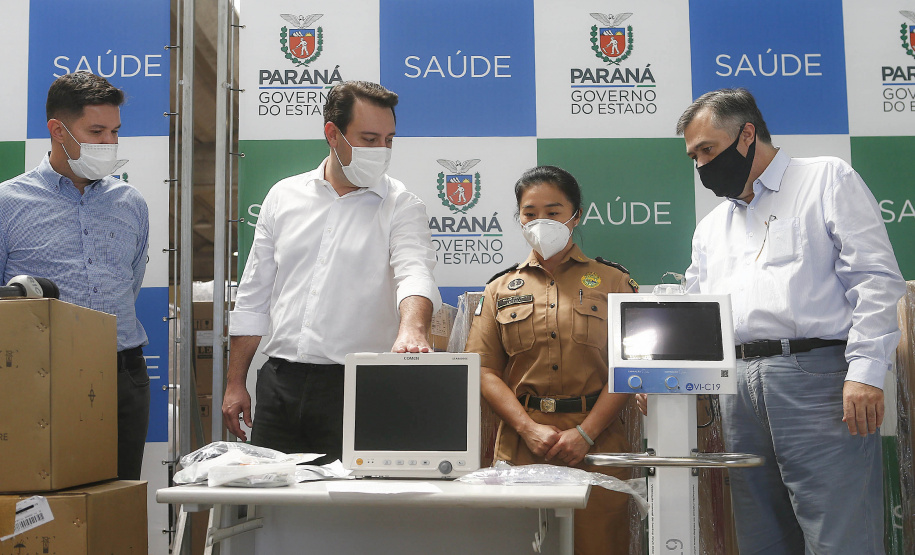 O Governo do Estado inicia nesta sexta-feira (26) uma campanha junto aos municípios do Paraná para vacinar os grupos prioritários de domingo a domingo. A ideia, apresentada pelo governador Carlos Massa Ratinho Junior, é incentivar ainda mais a imunização, valorizar a sua importância na luta contra a pandemia e acelerar a aplicação em cidades que têm mais dificuldades de operacionalizar o Plano Estadual de Vacinação contra a Covid-19. - Curitiba, 26/03/2021 - Foto: Jonathan Campos/AEN
