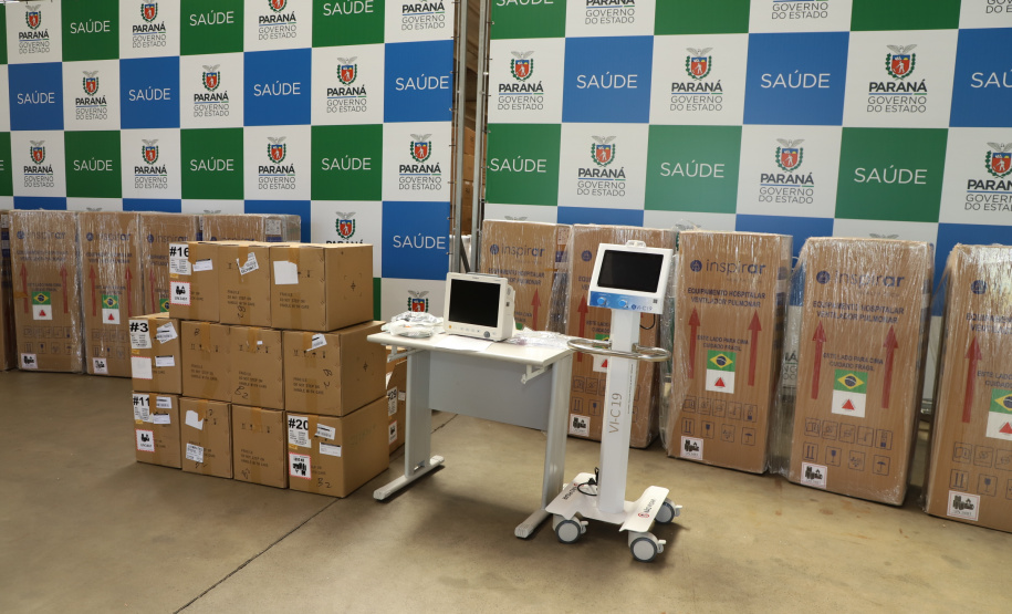 Governador Carlos Massa Ratinho Junior acompanha, no Cemepar, a distribuição de medicamentos e e respiradores. Foto: Ari Dias