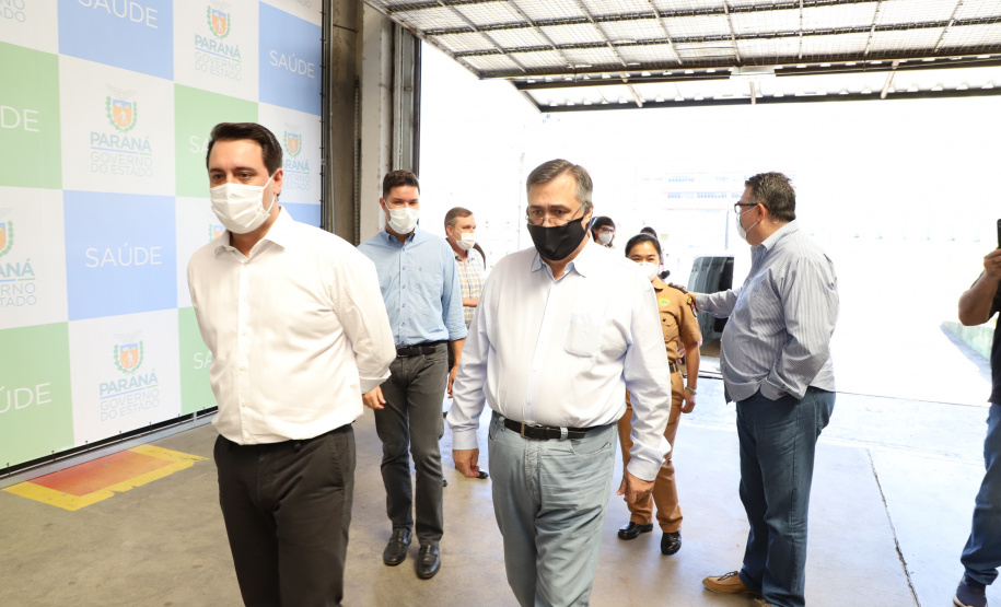 Governador Carlos Massa Ratinho Junior acompanha, no Cemepar, a distribuição de medicamentos e e respiradores. Foto: Ari Dias