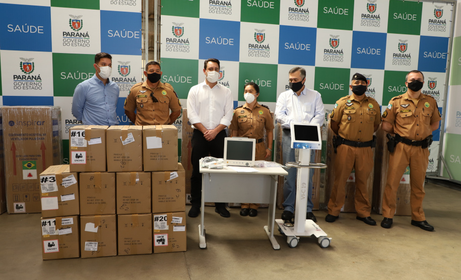 Governador Carlos Massa Ratinho Junior acompanha, no Cemepar, a distribuição de medicamentos e e respiradores. Foto: Ari Dias
