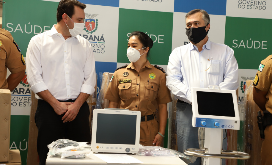 Governador Carlos Massa Ratinho Junior acompanha, no Cemepar, a distribuição de medicamentos e e respiradores. Foto: Ari Dias