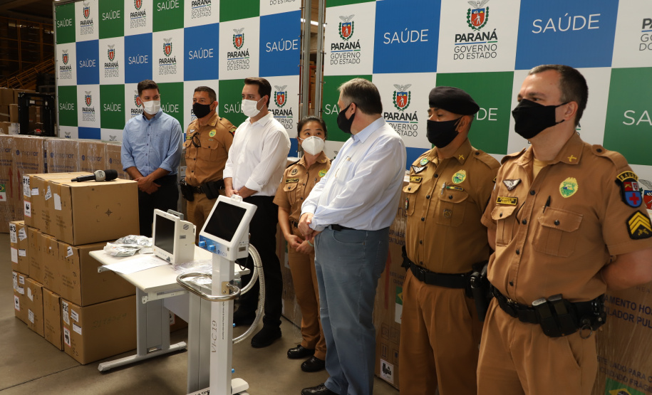 Governador Carlos Massa Ratinho Junior acompanha, no Cemepar, a distribuição de medicamentos e e respiradores. Foto: Ari Dias