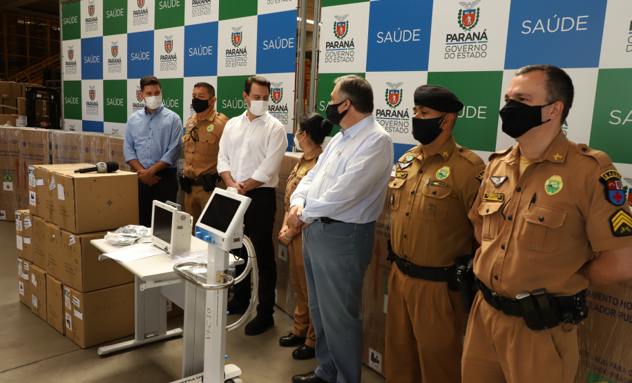 Governador Carlos Massa Ratinho Junior acompanha, no Cemepar, a distribuição de medicamentos e e respiradores. Foto: Ari Dias