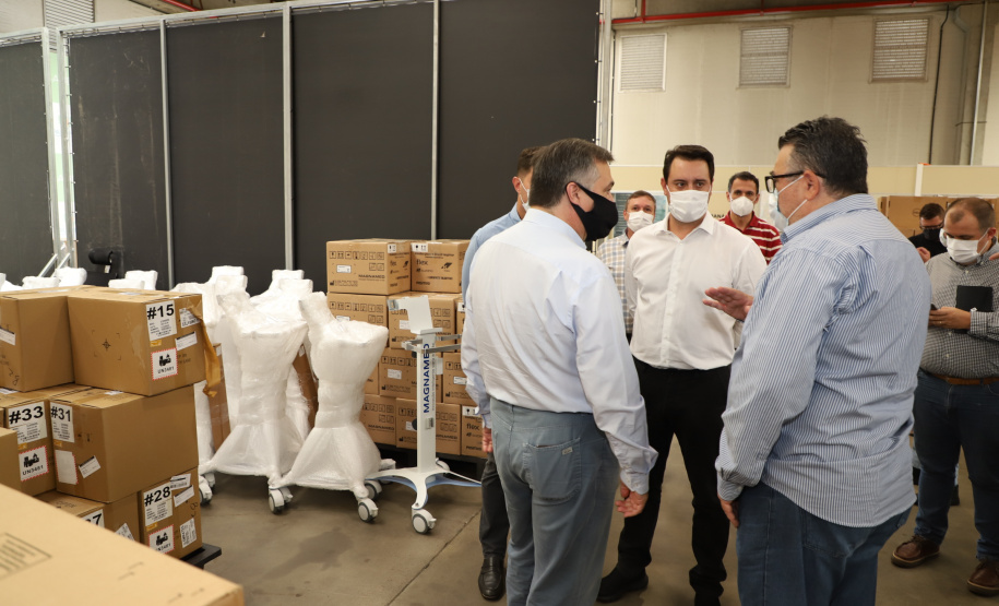 Governador Carlos Massa Ratinho Junior acompanha, no Cemepar, a distribuição de medicamentos e e respiradores. Foto: Ari Dias
