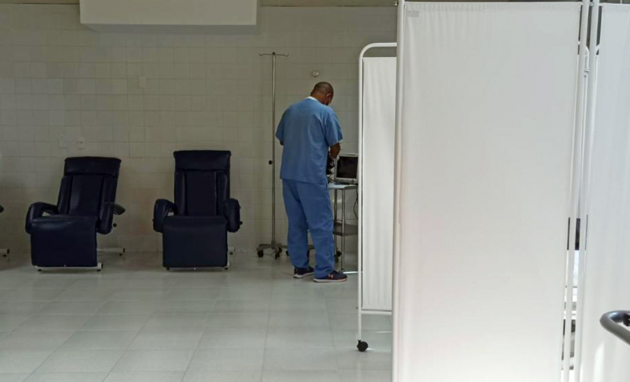 O Hospital Zona Sul de Londrina (Hospital Dr. Eulalino Ignácio de Andrade/ HZSL), que faz parte da rede de unidades próprias do Estado, realizou reforma e adequação para melhoria do atendimento aos pacientes que buscam pelos primeiros cuidados no Pronto Socorro.  -  Foto: Divulgação SESA