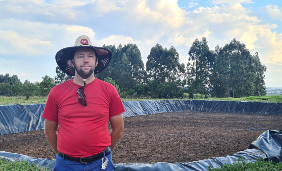 Parceria entre Sanepar e Frísia protege mananciais e beneficia produtores - O bovinocultor Marcelino Mondeo verificou ganhos na sua produção após a instalação da esterqueira. - Foto: Divulgação Sanepar