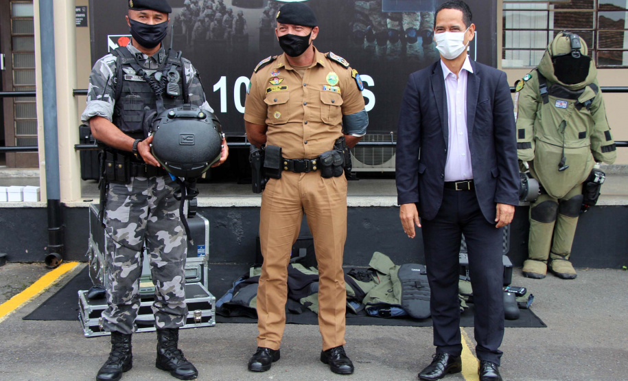 26-03-2021 Entrega de Equipamento ao Esquadrão Antibomba - BOPE Curitiba, 26 de março de 2021. Entrega de Equipamento ao Esquadrão Antibomba - BOPE