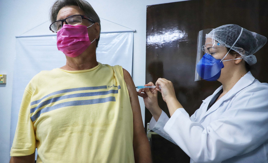 O governador Carlos Massa Ratinho Junior, participa neste domingo (28) da imunização em grupos prioritários em Apucarana. Foto: JJose Fernando Ogura/AEN