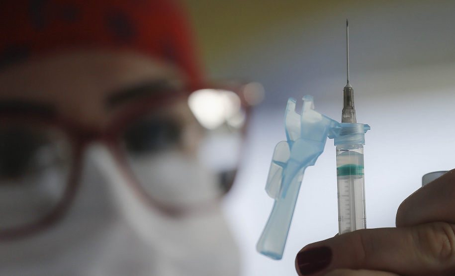 O governador Carlos Massa Ratinho Junior, participa neste domingo (28) da imunização em grupos prioritários em Apucarana. Foto: Jonathan Campos/AEN